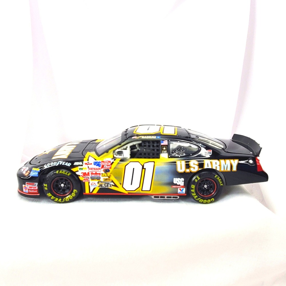 Action Jerry Nadeau 01 US Army 2003 Pontiac Grand Prix 1:24 NASCAR Diecast